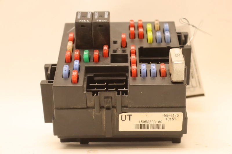 2003-2004 HUMMER H2 FRONT CABIN POWER JUNCTION FUSE BOX BLOCK OEM