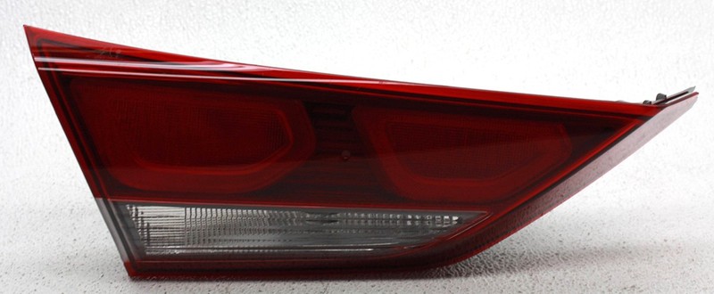 OEM Left Driver Side Halogen Tail Lamp For Hyundai Elantra Sedan Lens Chipped