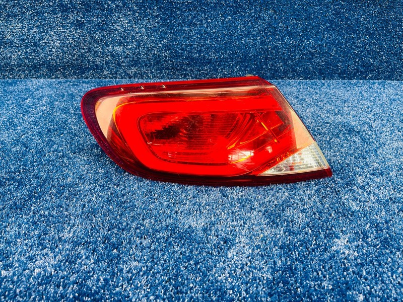 2015–2017 Chrysler 200 Rear Left Tail Light Lamp OEM BDM92401000