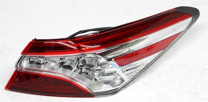 OEM Right Passenger Side LED Tail Lamp For Toyota Camry 81550-06730 Lens Chip