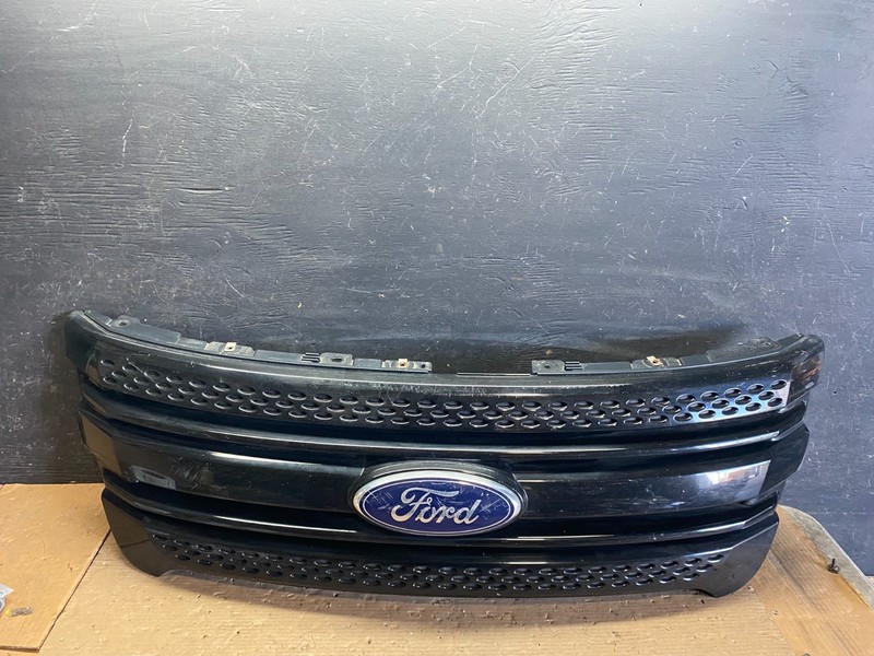 2011 to 2015 Ford Explorer Upper Front Grill Grille Oem S3363 DG