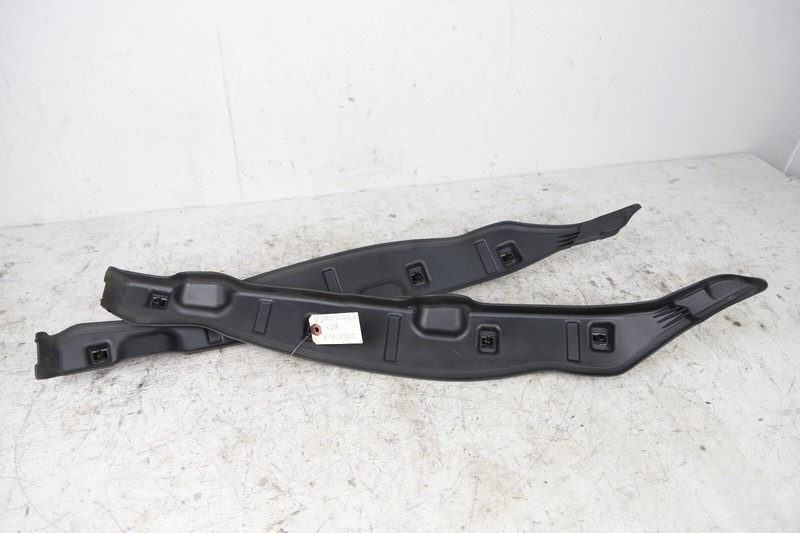 17-20 BMW 530i 540i G30 FRONT LEFT FENDER REARWARD SEAL PROTECTOR COVER OEM