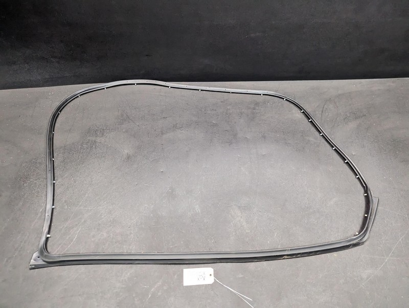 Front Right Door Weatherstrip 2020 Nissan Versa S 80830-5EF0A 2021 2022 2023