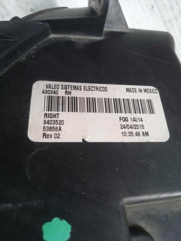 2015-2019 Chrysler 300 Right Fog Light Assembly Black OEM Used 146823 123K