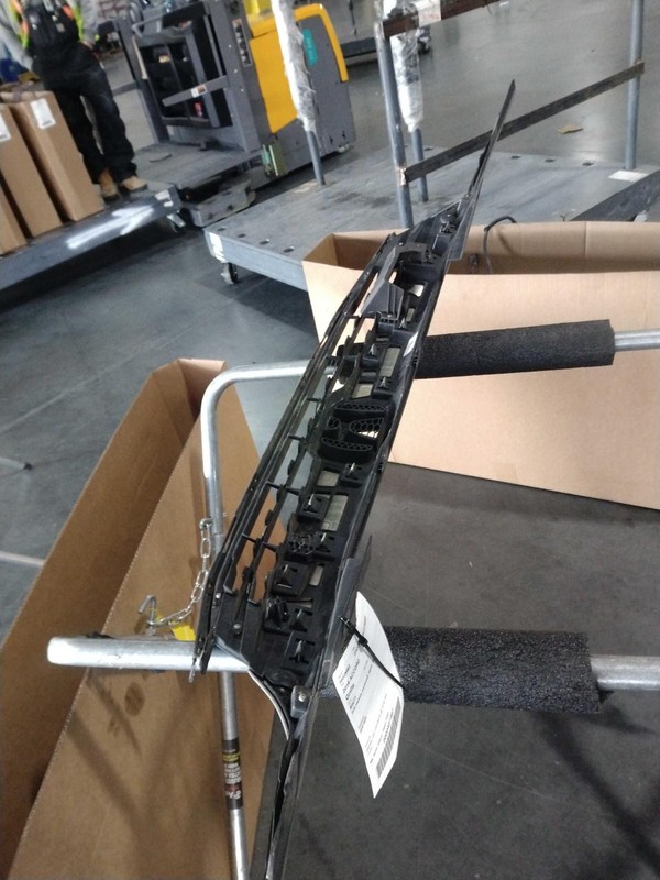 Used Upper Grille fits: 2016 Honda Accord US market centered upper Sedan 2.4 Upp