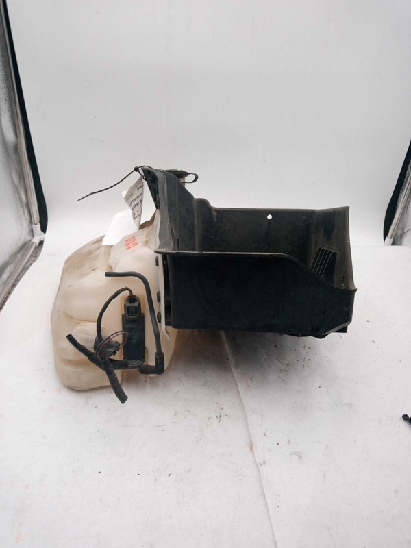 Used Washer Fluid Reservoir fits: 2008 Ford Expedition includes battery tray Gra
