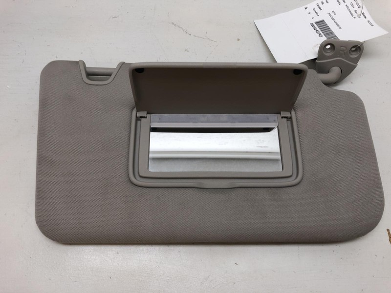 2018 NISSAN ROGUE Sun visor w/illumination right passenger OEM 18 19 20
