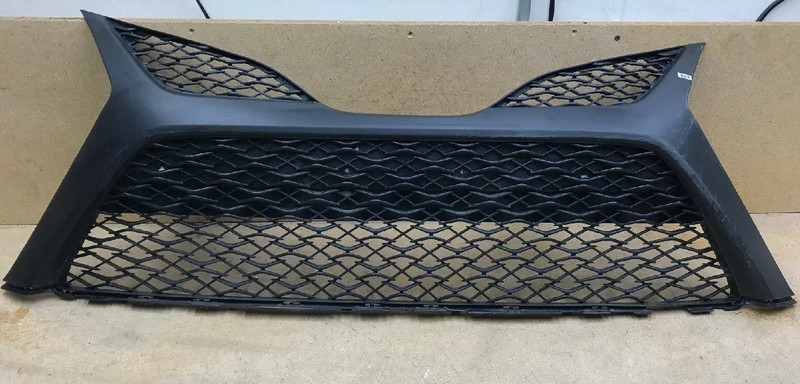 2018 2019 2020 Toyota Camry SE XSE Front Bumper Lower Grille Mesh OEM