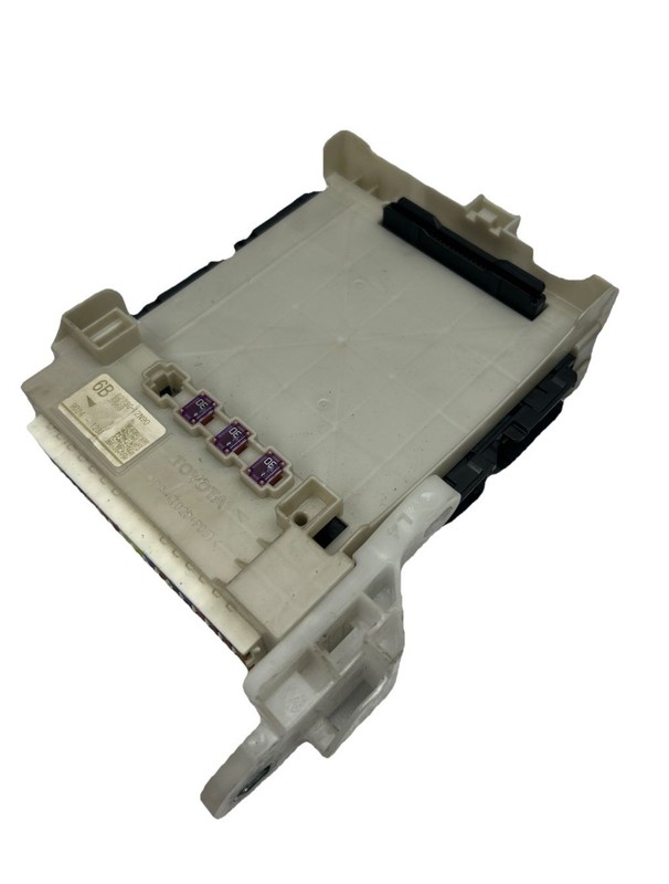 Toyota Corolla junction box 2020 cabin fuse relay block assy OEM 8273012N90