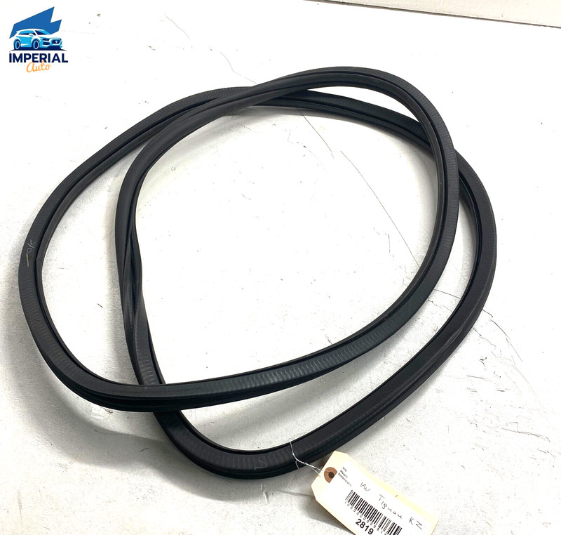 Volkswagen TIGUAN 2018-2022 Front Right Passenger Side Weatherstrip Seal OEM