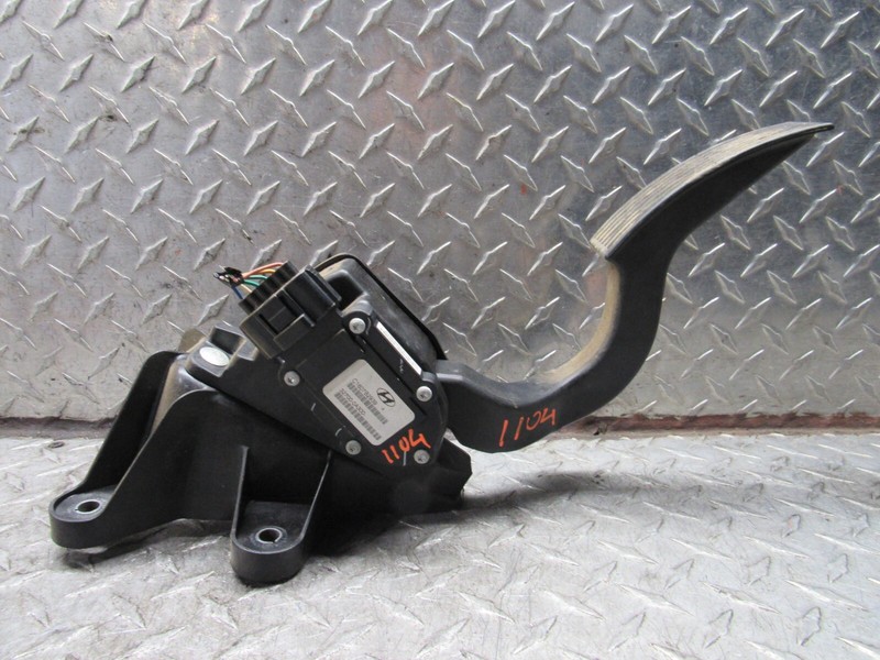 2008 HYUNDAI SONATA 2.4L ACCELERATOR GAS PEDAL 32700-0A300