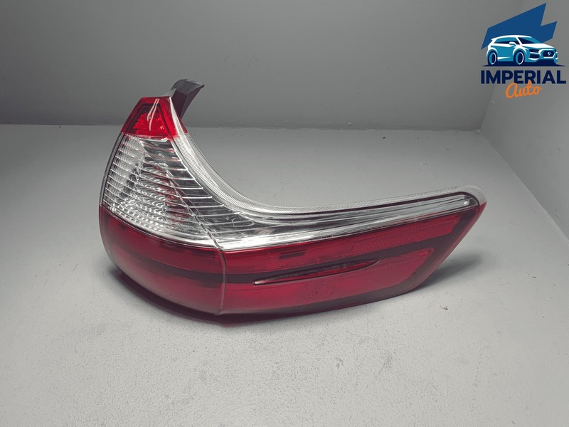 TOYOTA SIENNA REAR PASSENGER SIDE OUTER TAILLIGHT TAIL LIGHT LAMP OEM 2015-2019