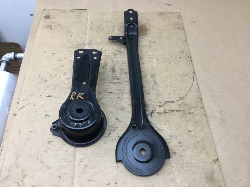 Lexus RC F 2015 Rear Right Crossmember Support Mount Bracket Set 2 PCS 15-19 :A