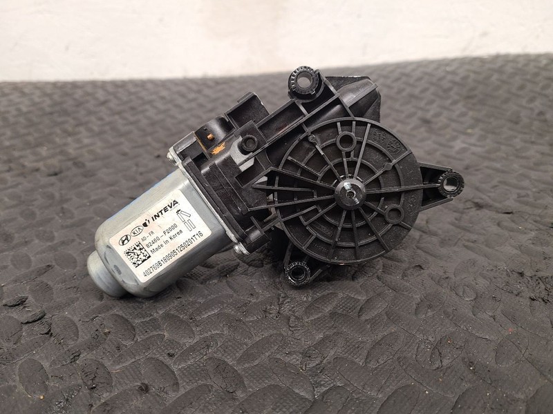 17-20 Hyundai Elantra Front Right Passenger Power Window Motor OEM 82460-F2000
