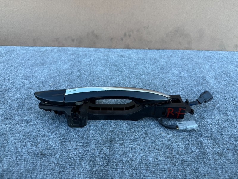 INFINITI Q60 17-22 OEM FRONT RIGHT PASSNGER DOOR HANDLE ASSY (KEYLESS/ BLACK)