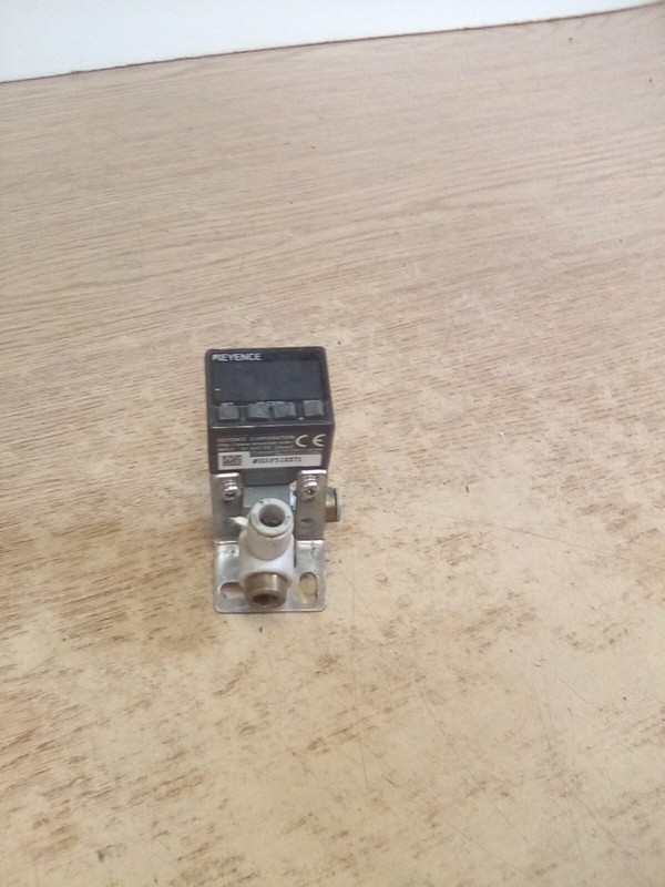 Keyence AP-C33W Pressure Sensor