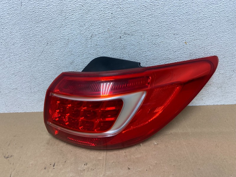 2011 to 2013 Kia Sportage Right Passenger RH Side Tail Light AE6035 DW