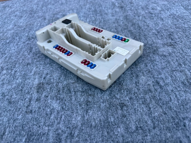 INFINITI FX35 FX37 FX50 09-13 OEM UNDER HOOD ENGINE BAY JUNCTION FUSE BOX UNIT