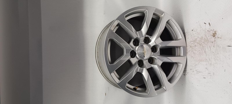 19-'22 CHEVROLET SILVERADO 1500 Wheel 18x8-1/2 10 spoke silver OEM Grade B