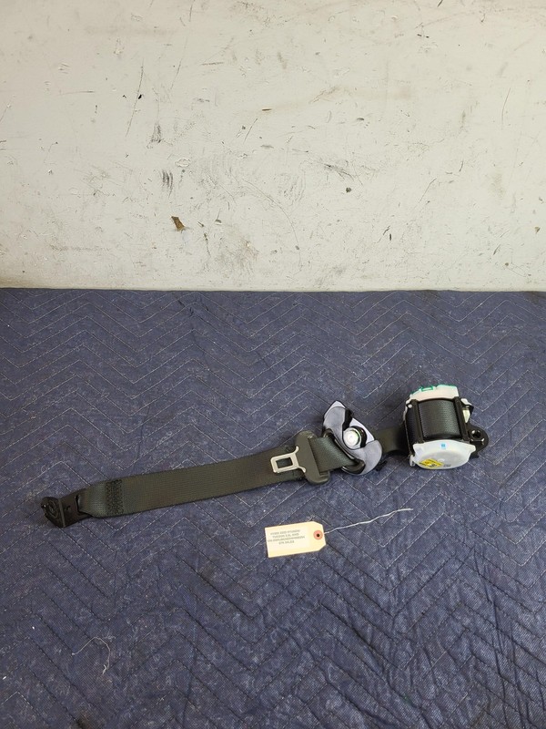 Used Oem Hyundai 2nd Row Right Rear Seat Belt Retractor for 2022-2024 Tucson