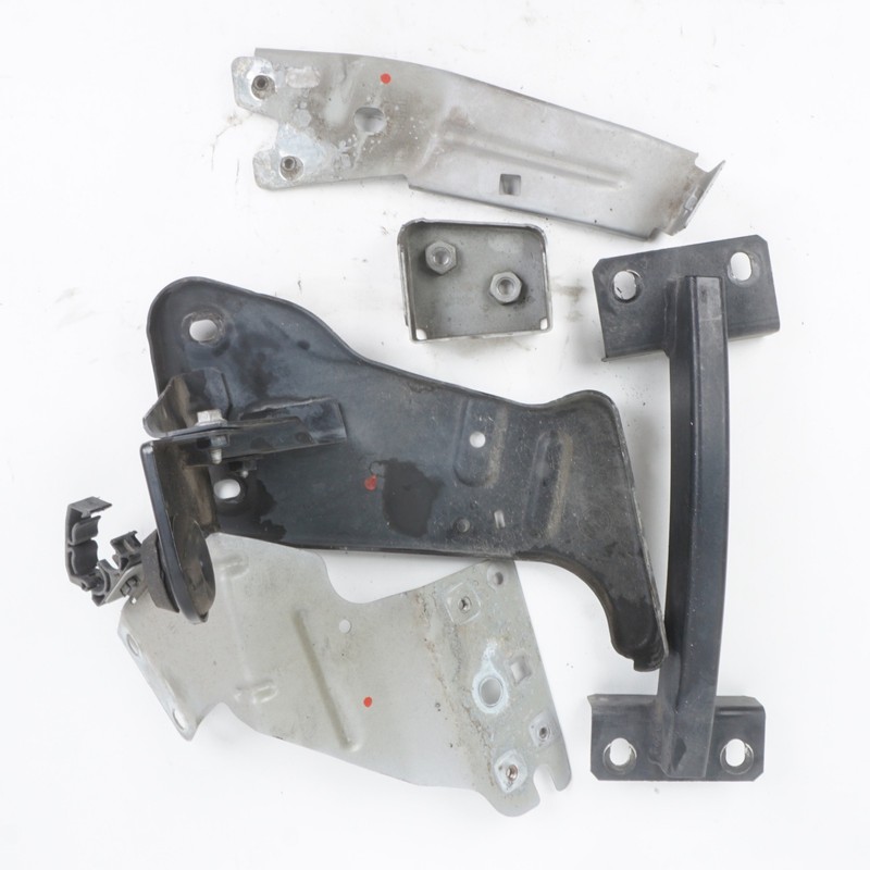 2014 - 2020 MASERATI GHIBLI FRONT LEFT SIDE FENDER MOUNT SUPPORT BRACKET SET