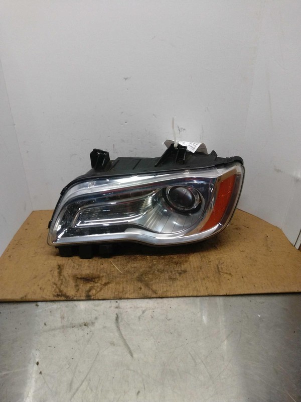 Used Right Headlight Assembly fits: 2014 Chrysler 300 halogen Right Grade A
