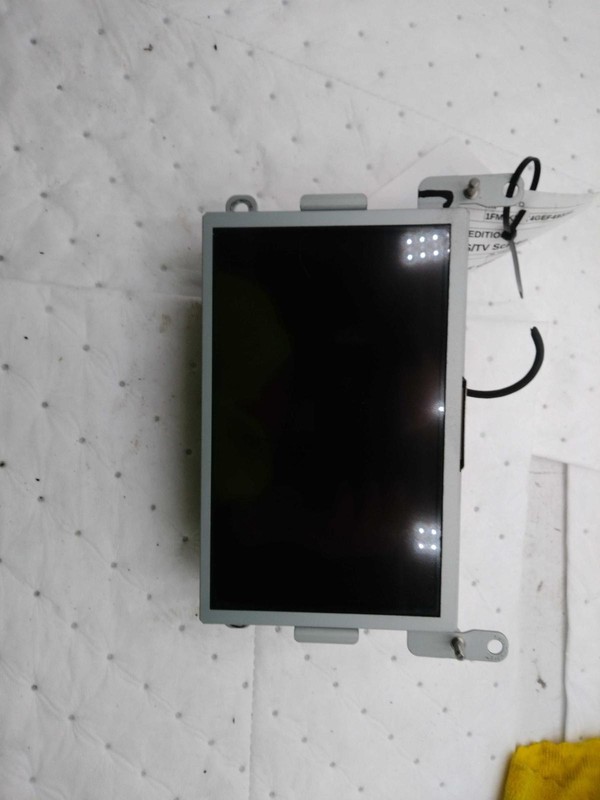 Used Infotainment Display fits: 2016 Ford Expedition front display 8.0`` screen