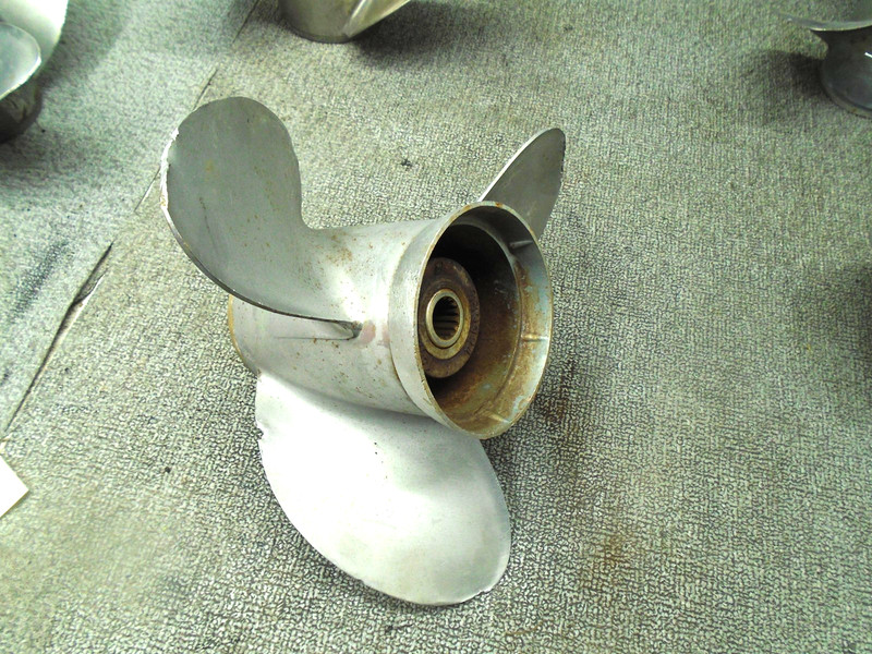 STAINLESS PROPELLER 389924 JOHNSON/EVINRUDE OMC RIGHT HAND 14 1/2 DIA X 19P