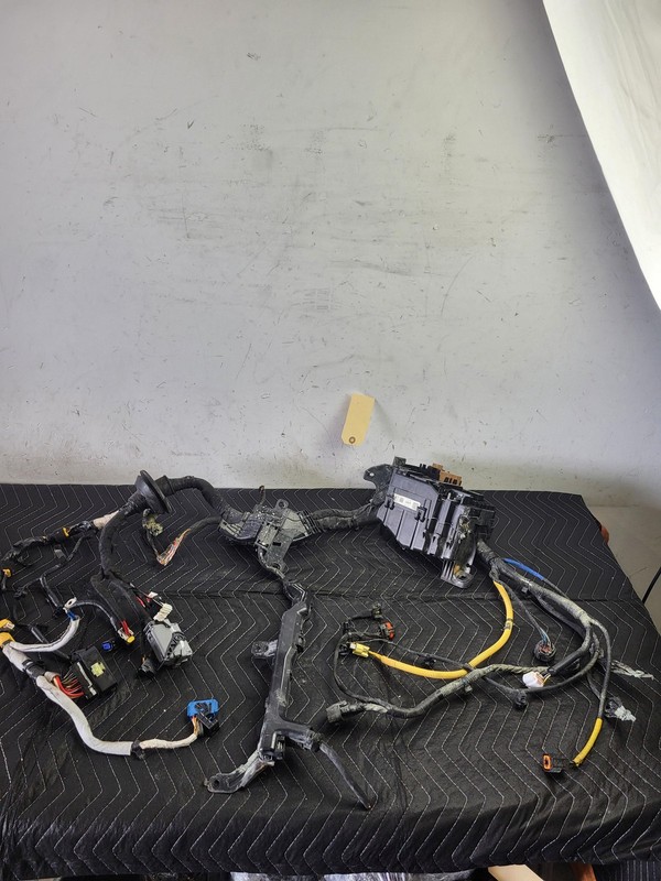 Used Oem Kia Engine Bay Fuse Box Wiring Harness for 2021-2024 Seltos 1.6L AWD