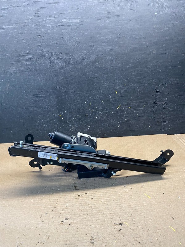 2006 - 2012 Hyundai Entourage Power Trunk Motor Assembly 81770-4D101 s2807 DG
