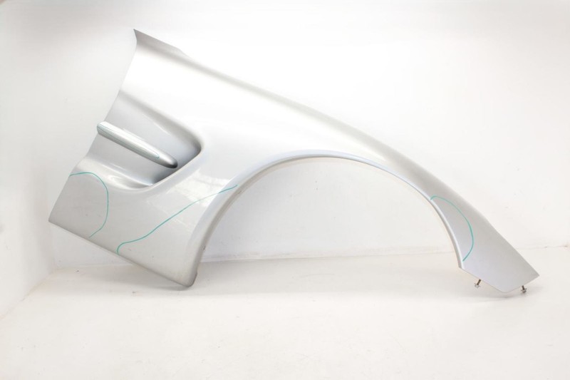 97-04 CORVETTE 5.7L LS1 Silver Passenger Right Front Fender Assembly 10288101