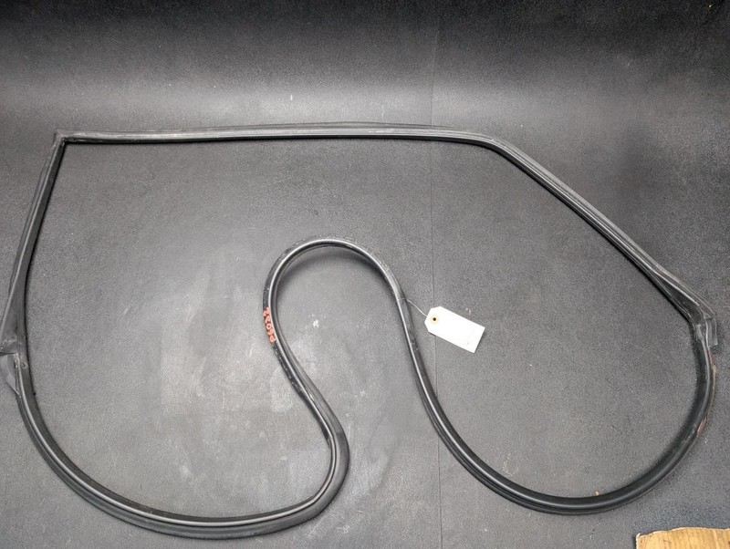 Rear Left Door Weatherstrip 1984 Rolls-Royce Silver Spirit 1981 - 1988