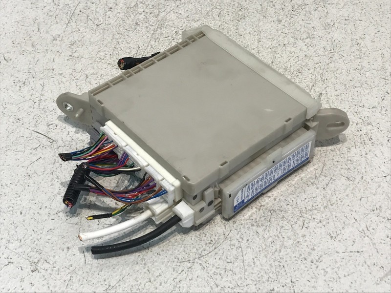 2007-09 LEXUS LS460 REAR TRUNK FUSE RELAY JUNCTION BOX MODULE 82670-50120 OEM