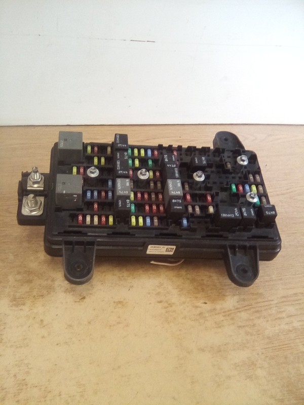 2021 Volvo VNL Fuse/Relay Box 23405957-01