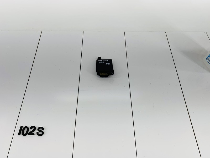 09-11 MERCEDES BENZ SLK300 FRONT RIGHT PASSENGER SEAT OCCUPANT SENSOR MODULE OEM