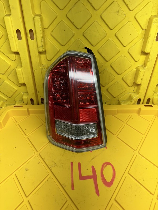 2013 CHRYSLER 300 REAR LEFT DRIVER SIDE TAILLIGHT tail lightLAMP OEM