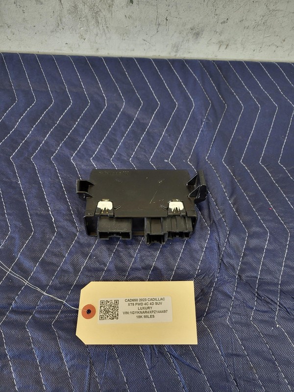 Used Oem Cadillac Tailgate Liftgate Trunk Control Module Unit for 2023 XT5