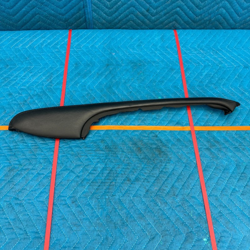 2011–2013 Hyundai Equus Front Right Door Armrest Molding OEM 833513N000