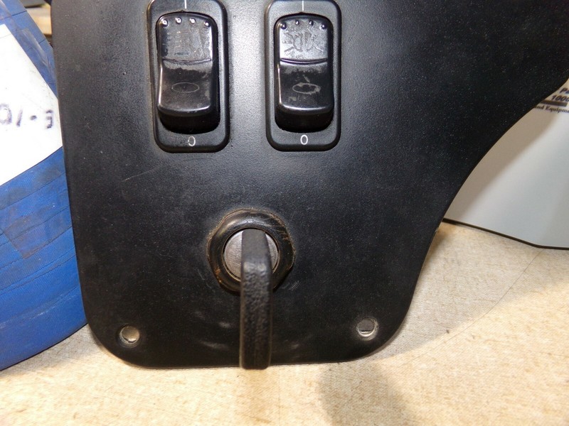 Freightliner Ignition Switch Panel 17-05002M001-001