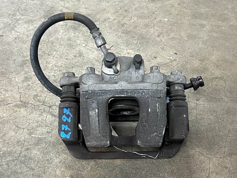 ⭐2015-2017 KIA K900 REAR RIGHT PASSENGER BRAKE CALIPER BRACKET DISC OEM LOT2727
