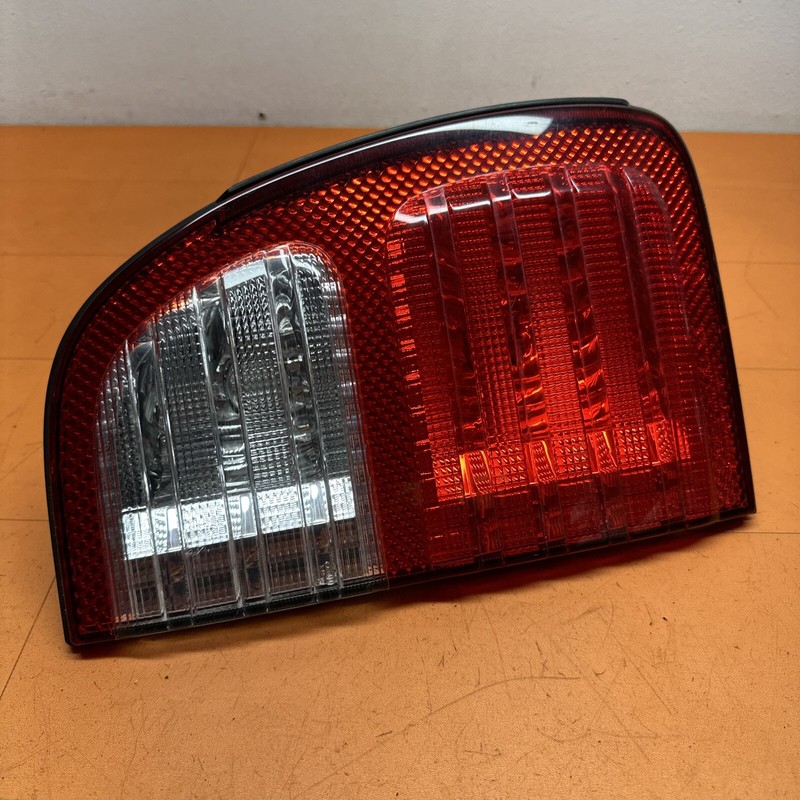 8159060070 | 98 - 2002 LEXUS LX470 Left Inner TailLight Gate Mounted OEM LR