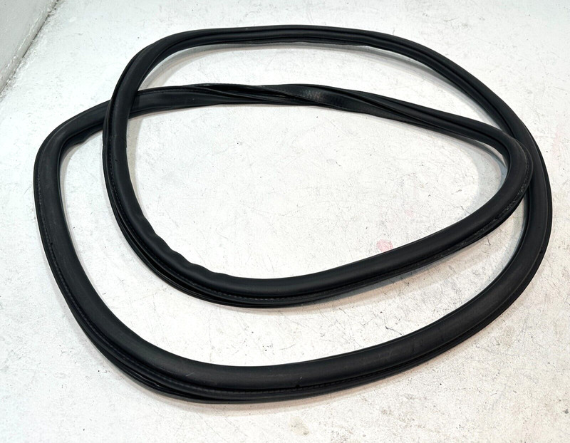 12-2018 VOLKSWAGEN PASSAT SE REAR PASSENGER SIDE DOOR WEATHERSTRIP SEAL OEM