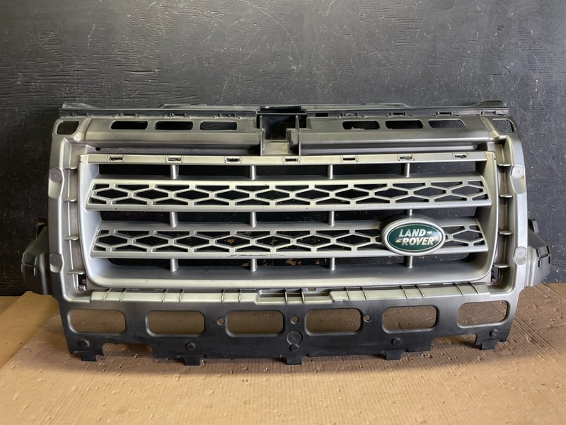 2008 to 2010 Land Rover LR2 Front Bumper Grille Grill OEM aa2213 DG