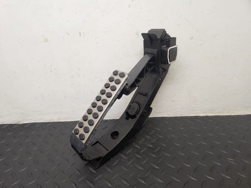 10-13 Mercedes-Benz S400 Accelerator Gas Pedal Assembly OEM 2213000204