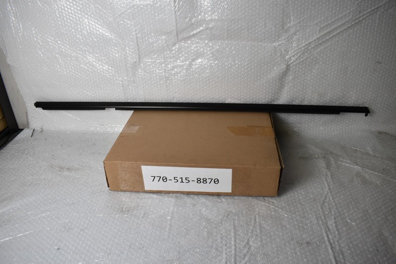 PORSCHE MACAN S SPORT FRONT RIGHT BELT MOLDING 2015-2024 OEM 95B 837 476 E