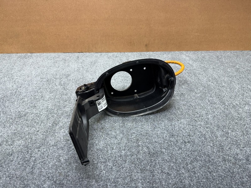 GENESIS G80 2021-2025 OEM FUEL FILLER GAS LID DOOR HOUSING FRAME TRIM ASSEMBLY
