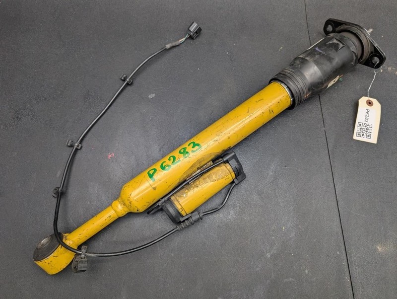 Rear Left Shock Absorber 2020 Dodge Challenger 68455326AA 2019 2021 2022 2023