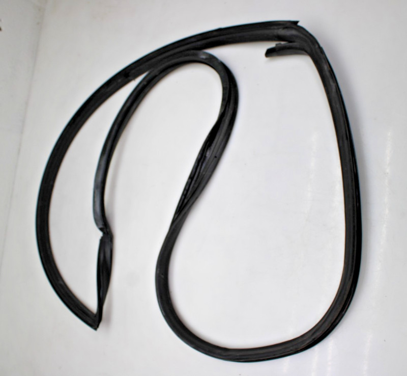 2000-2006 AUDI TT COUPE Passenger Right Front Door Seal Molding Weather Strip