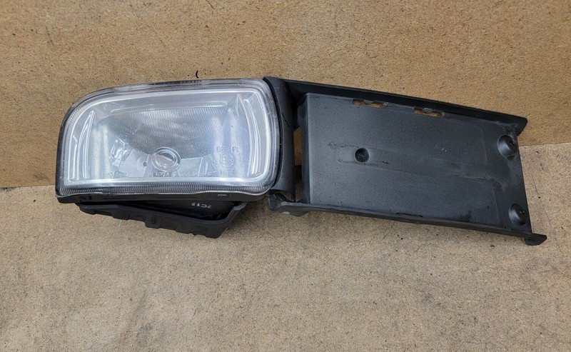 2006 - 2008 HYUNDAI AZERA PASSANGER SIDE RIGHT FOG LIGHT OEM