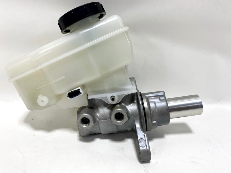 15-23 INFINITI Q50 Q60 BRAKE MASTER CYLINDER W/ RESERVOIR & CAP OEM